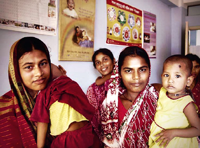 Müttertreffen in der Entbindungsstation, Rangpur, Bangladesch.