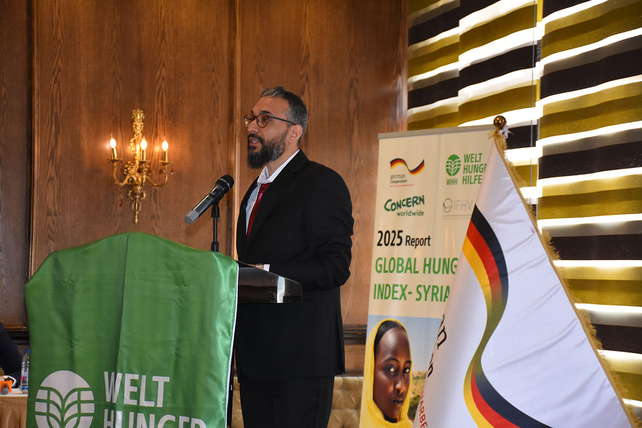 Picture Description: Mahmoud Musaoglu moderates the event, guiding discussions among participants on food security challenges and solutions in Syria. Photo credits: Tasneem Haimoud